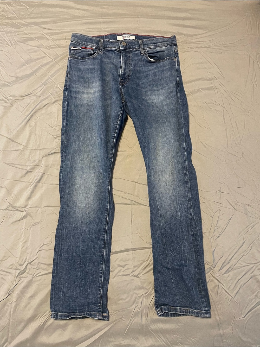 Tommy Hilfiger Men's Straight Jeans in Faded Blue Denim